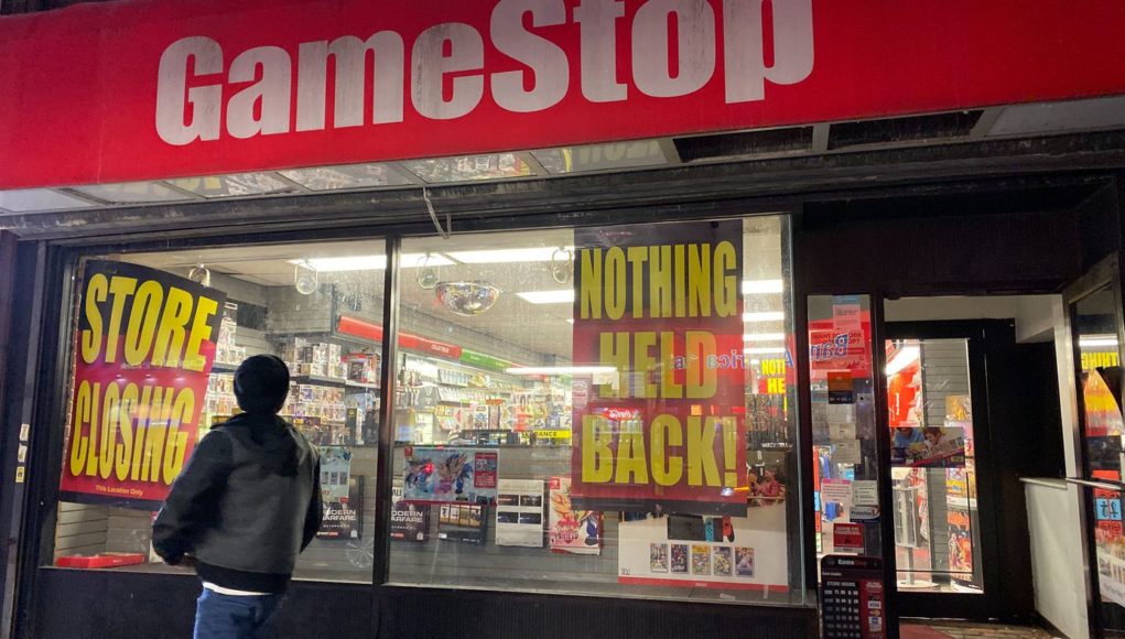 Finanskapitalen fikk uventet motstand da de ønsket å sende GameStop-aksjen til bunns.
